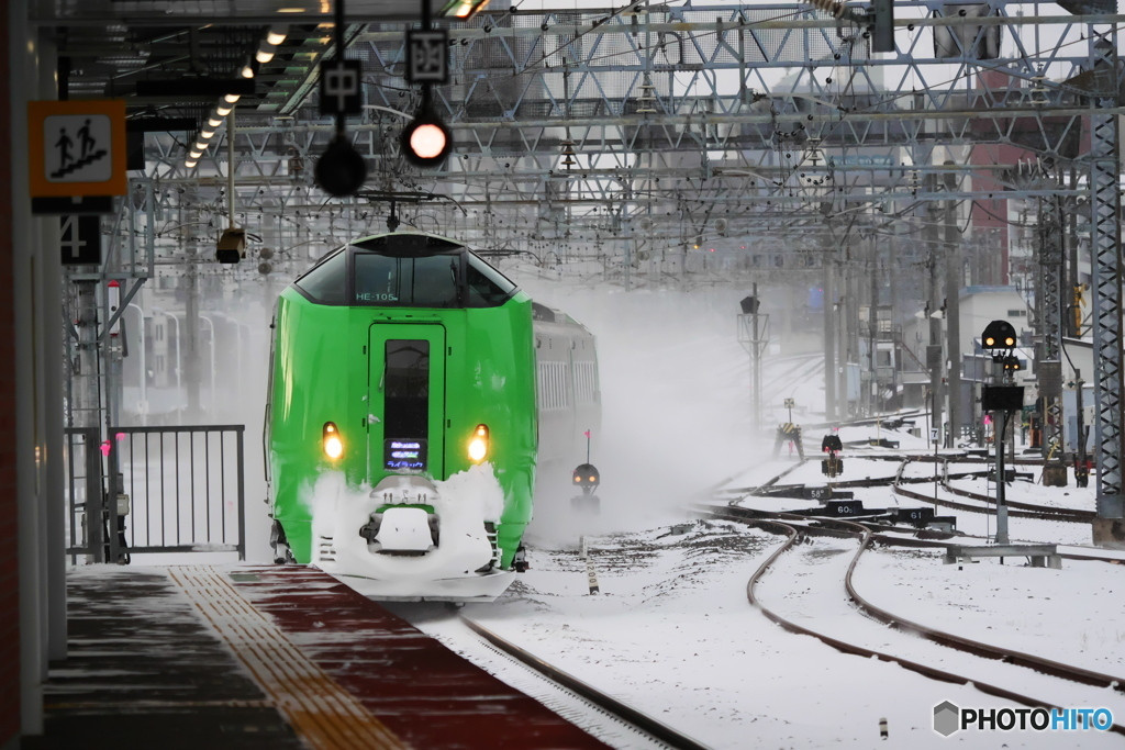 札幌駅⇔旭川駅まで1時間半。特急電車で楽にいける♪2005878