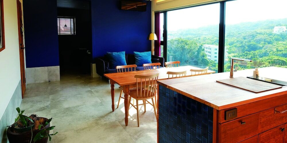 客室内のダイニングエリア