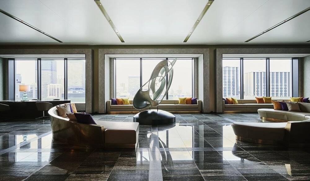 ロビーの眺望(昼) / 2