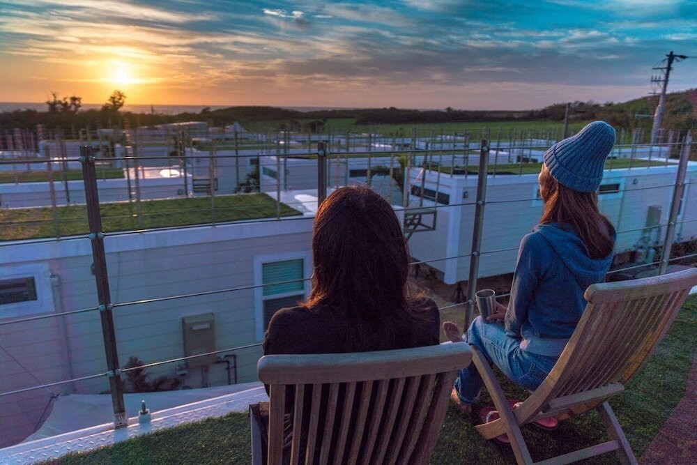 快適に過ごせるおしゃれなトレーラーハウス3958568