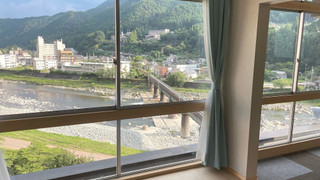 ロフトベッドルーム「湯ケ峰」 川側