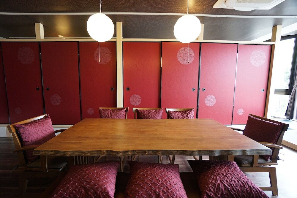 客室内のダイニングエリア