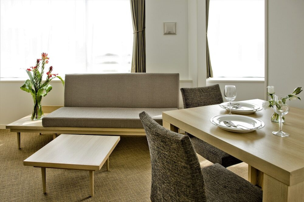 客室内のダイニングエリア