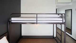 スタンダードルーム シングルベッド2台 + ロフトベッド1台 禁煙