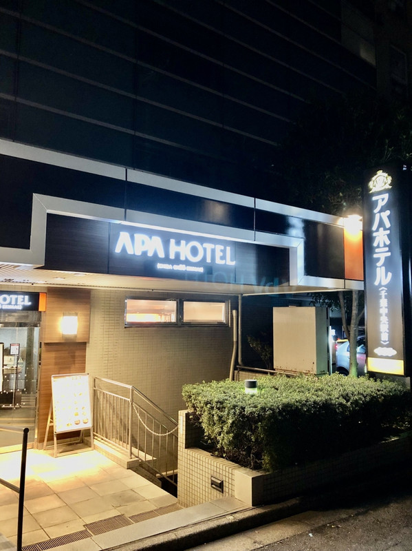 ホテルには夜に到着した