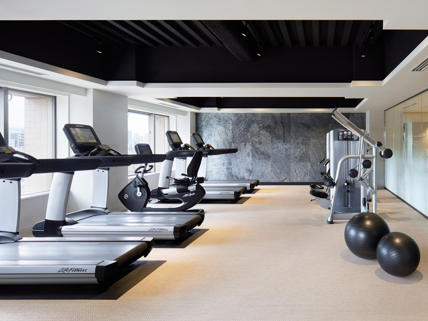 24時間ジムで適度に体を動かそう4247197