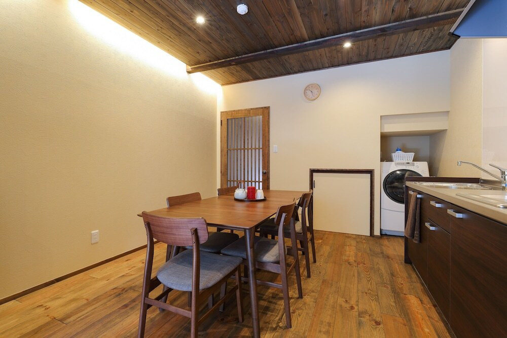 客室内のダイニングエリア