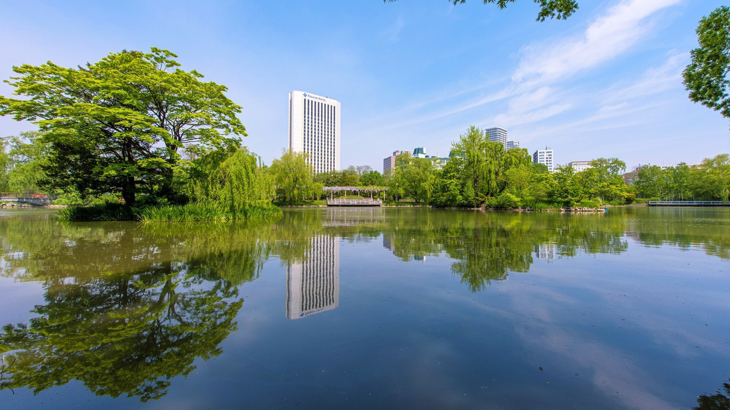中島公園とホテル外観