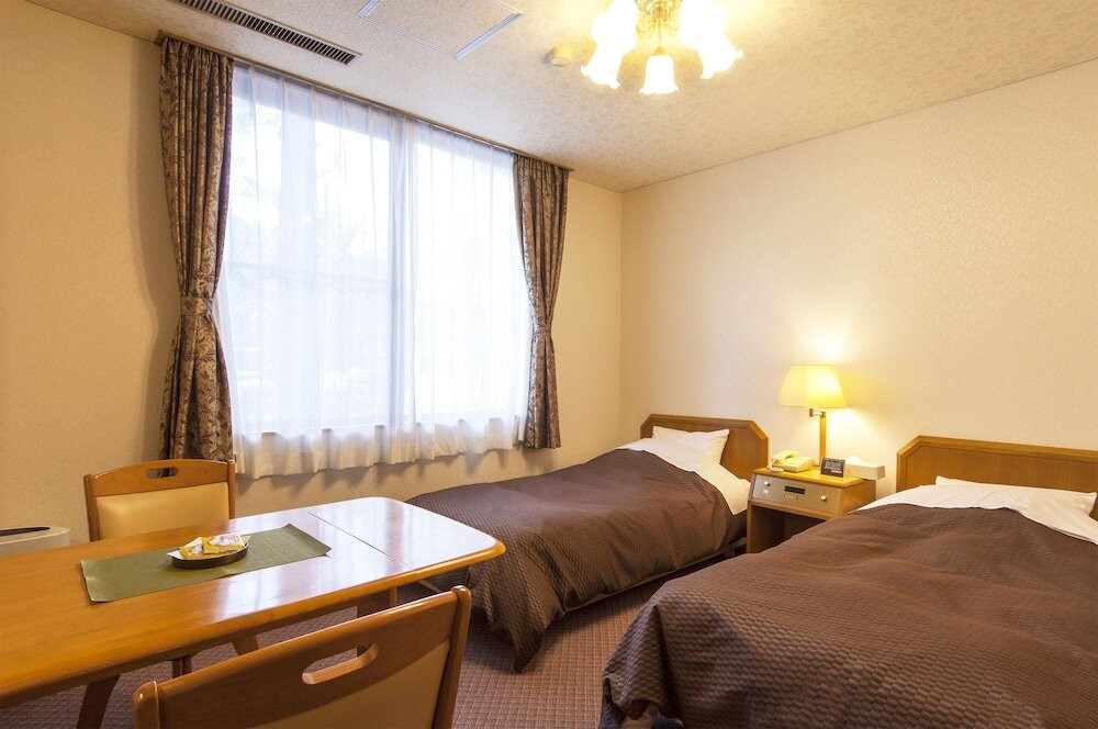 広い和室に格安で泊まれる4257618