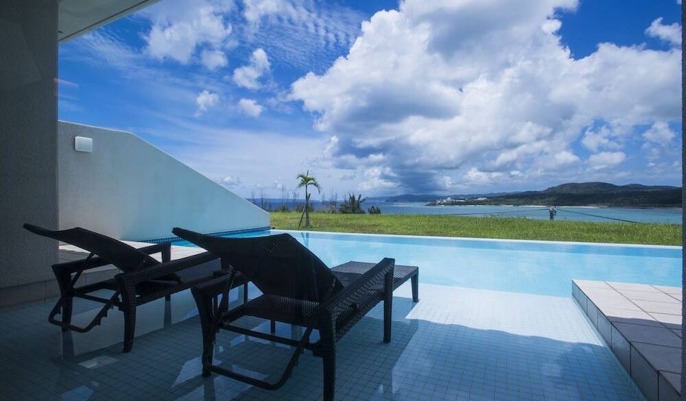 プールから見える景色の例(1) / 3