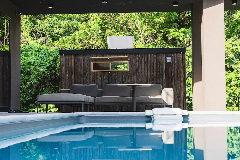 海まで約30秒。森の中の隠れ家高級ヴィラ3951344