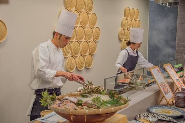 シェフのライブキッチンも♪ / 4