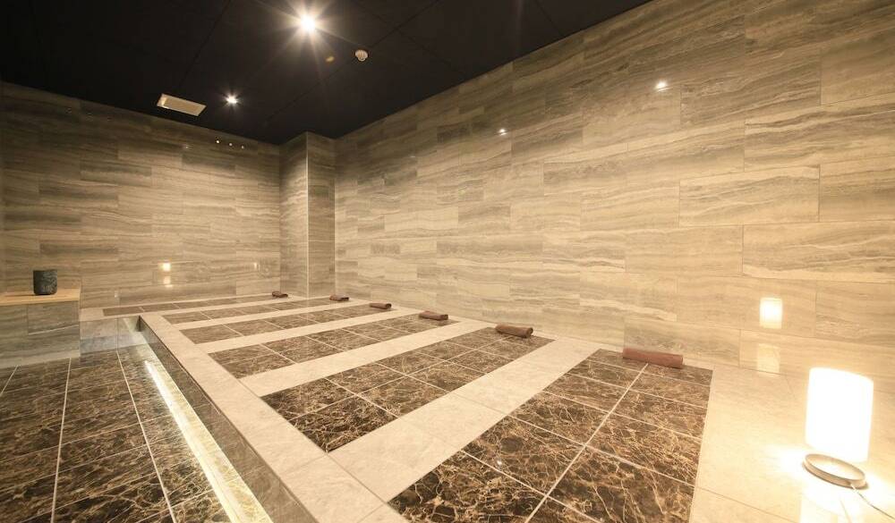 温泉＆岩盤浴で
身も心もデトックス / 3