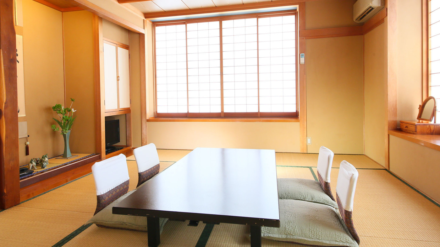 3. 歴史ある宿のアンティークに旅情気分が高まる「民芸旅館 深志荘（ふかしそう）」3733908