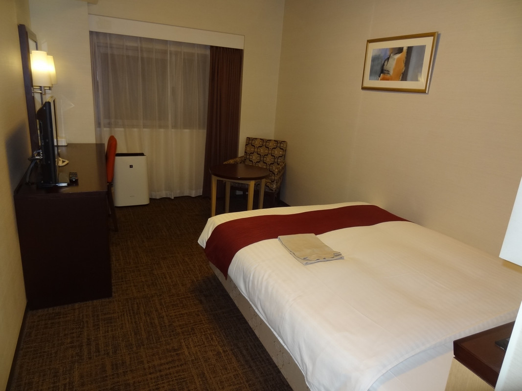 シモンズ製ベッドのあるシングルルーム。