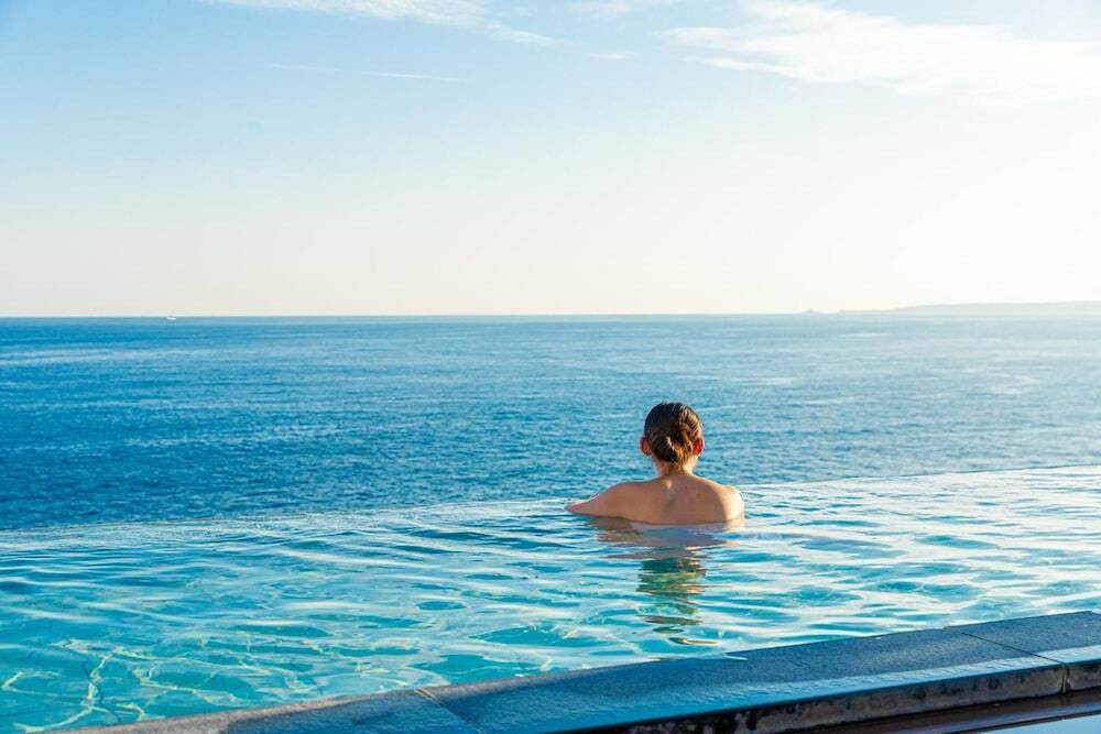 青色の大パノラマと一体になれる贅沢な時間を3846081