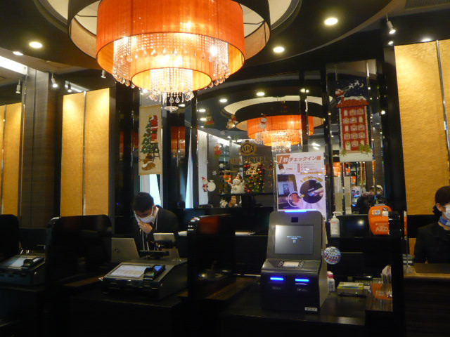 アパホテル浅草のフロントです。とても親切で、気持ちが良いです