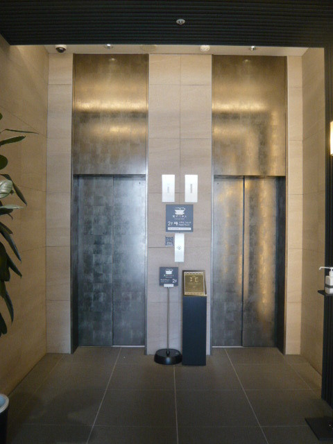 浅草田原町の変なホテルの「普通な」エレベーターです。