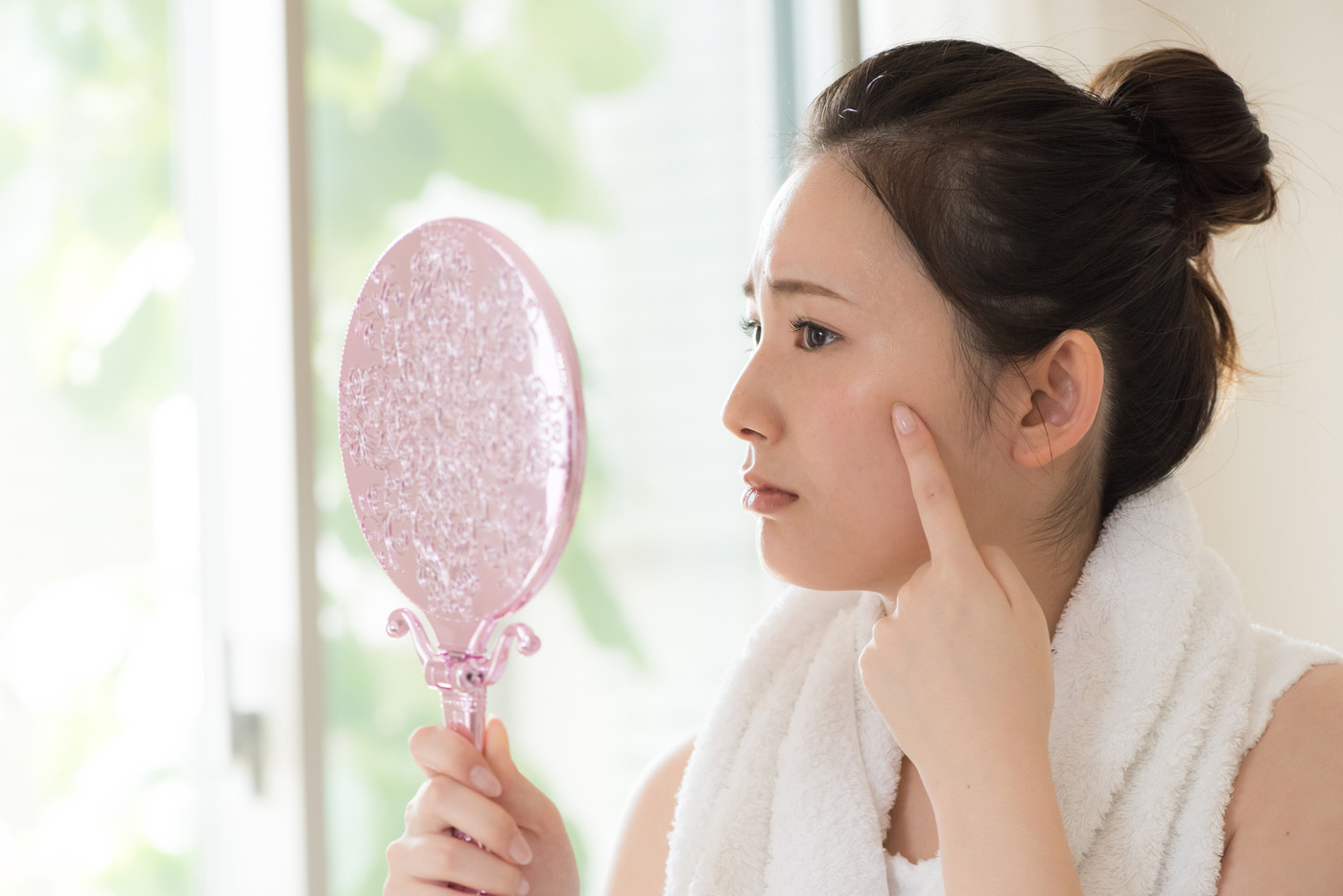 肌荒れ　若い日本人女性