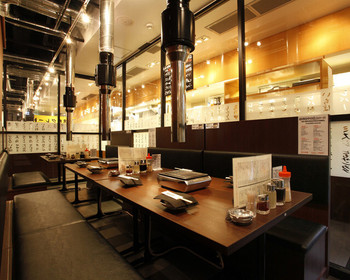 「焼肉グレート 神田店」内観 676823 団体様はガラスで仕切られた半個室がＧＯＯＤ！