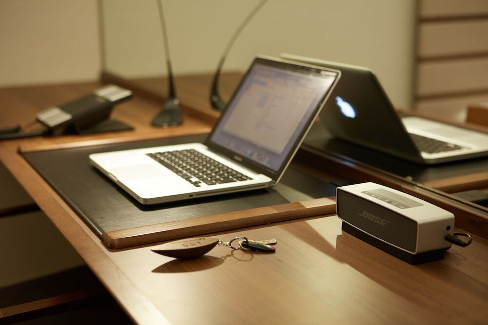 ゆったりとしたデスクと無料Wi-Fiが便利3434223