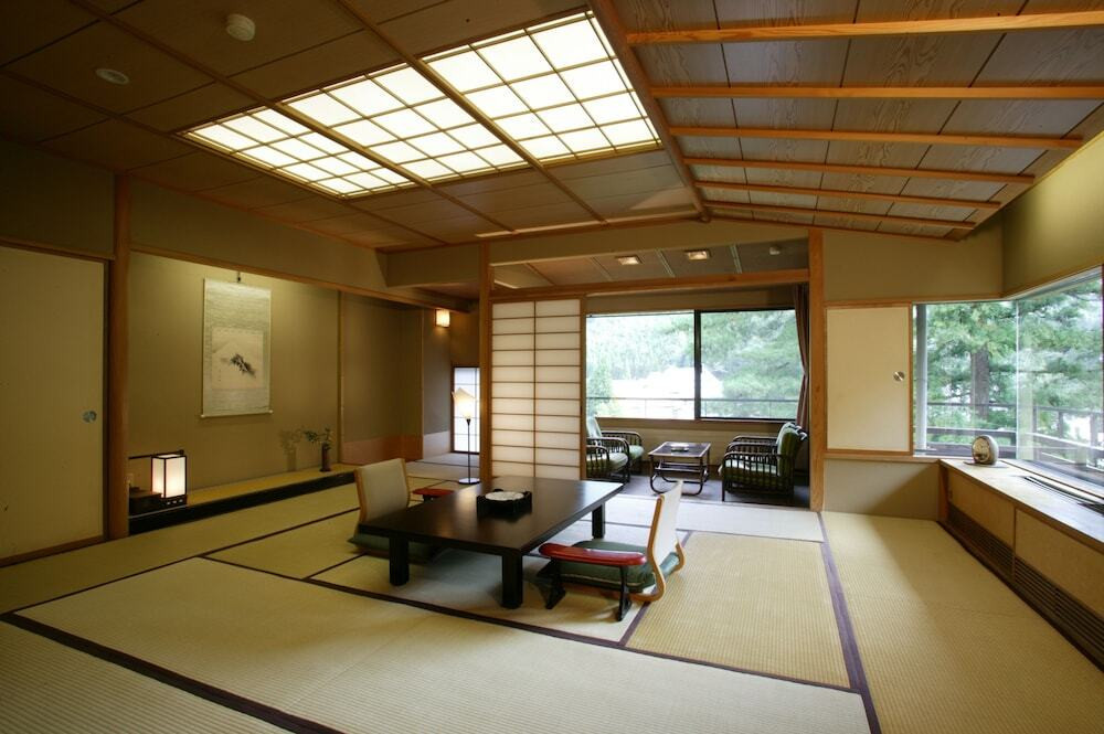 人気ジブリ映画のモデルとされる、歴史深い宿「積善館」3351206