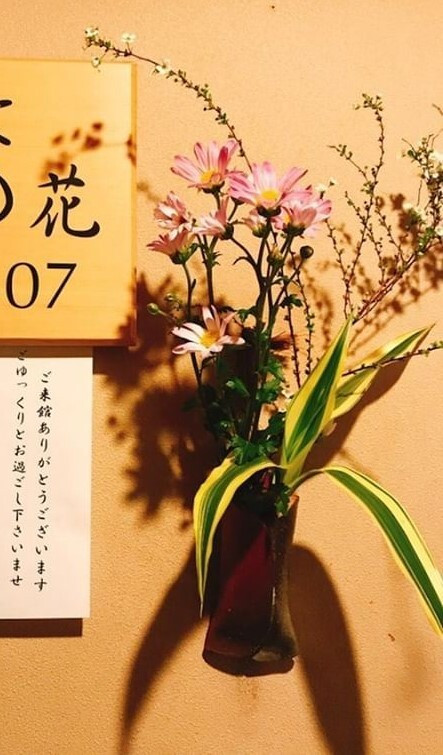部屋の前に飾られたお花
