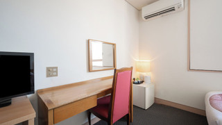 部屋タイプ指定なし (シングルもしくはツイン) 禁煙 ※客室の割り当ては空室状況により決定されるため, 掲載の写真と実際の客室は異なる場合がございます。