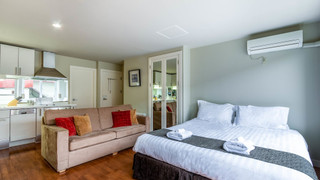 スタジオアパートメント暖炉付き（メインフロア）