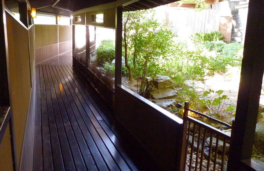 「離れの湯」への渡り廊下 / 3