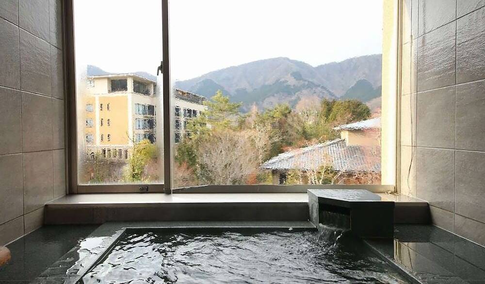 ゆとりある客室で
ほっとひと息 / 3