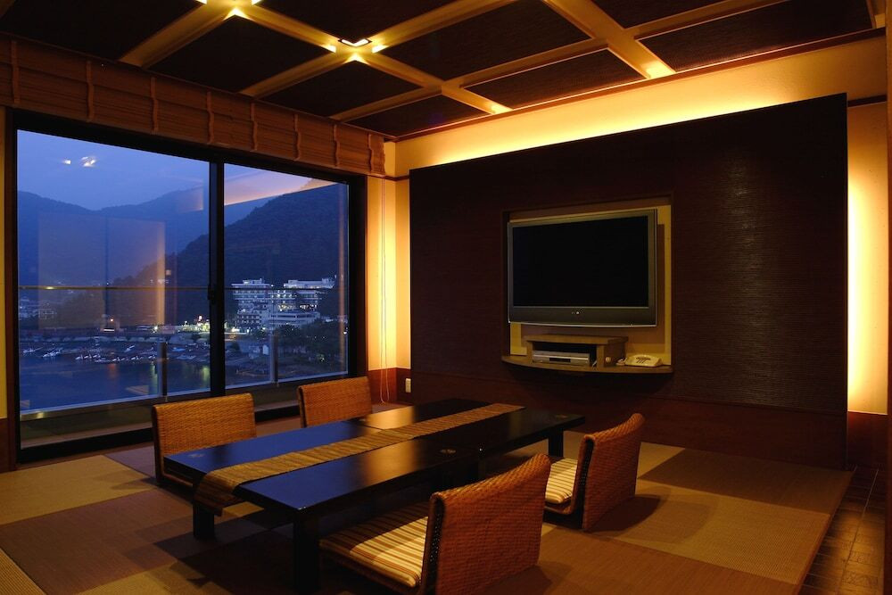 半露天風呂付和モダン特別室 凛①