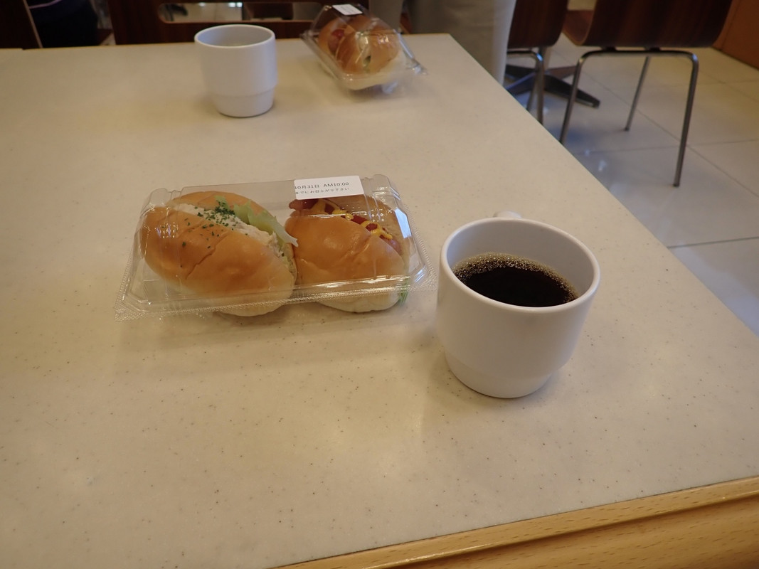 朝食は個分けになっていて安心。