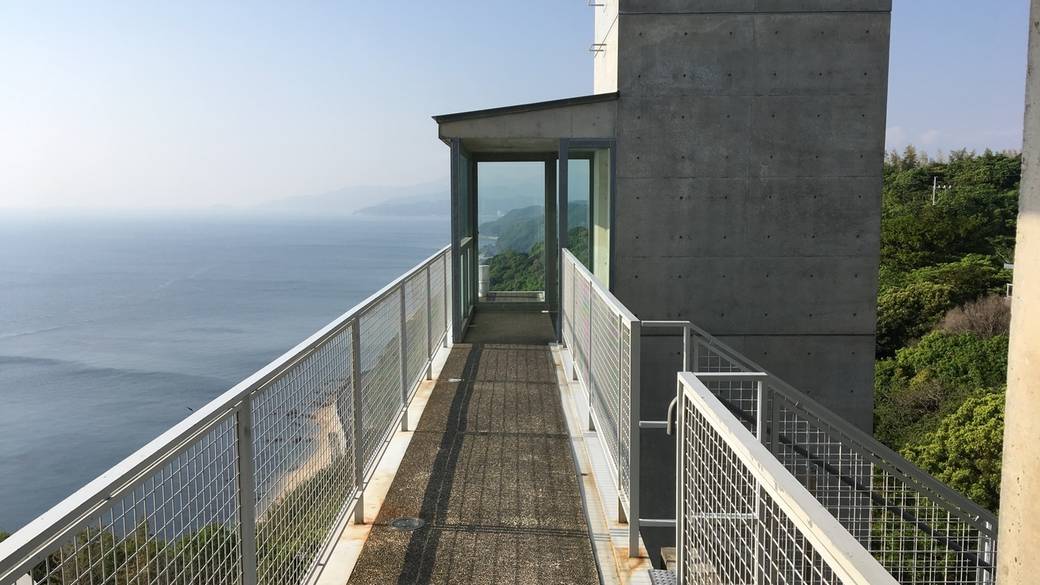 海を見渡す
渡り廊下が絶景♪ / 1