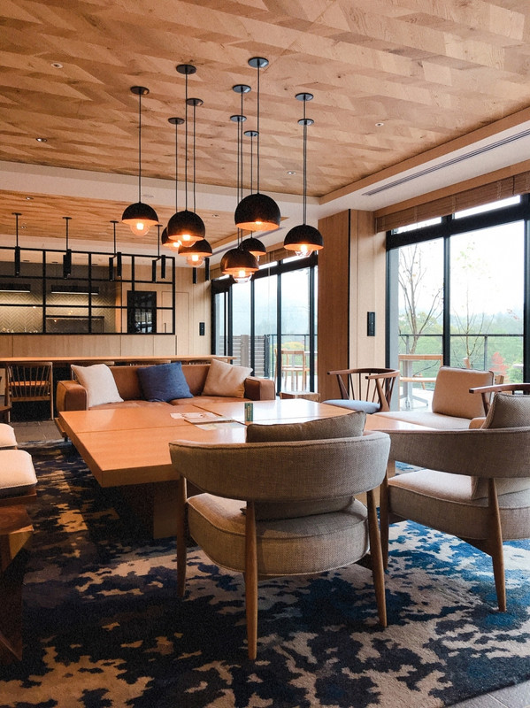 ロビーにキッチン、バルミューダトースターが使えます