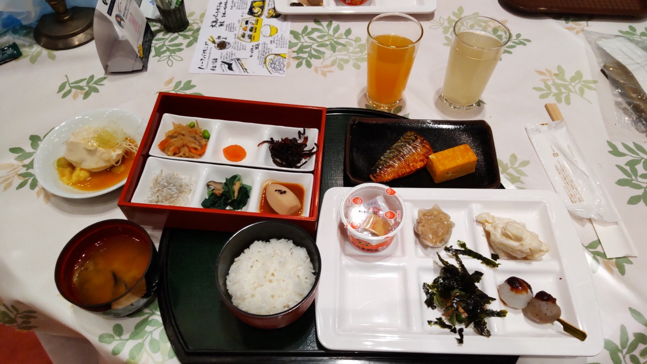 朝食：和食膳＋ハーフバイキング