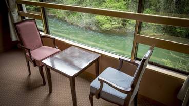 渓谷を望む客室 / 13