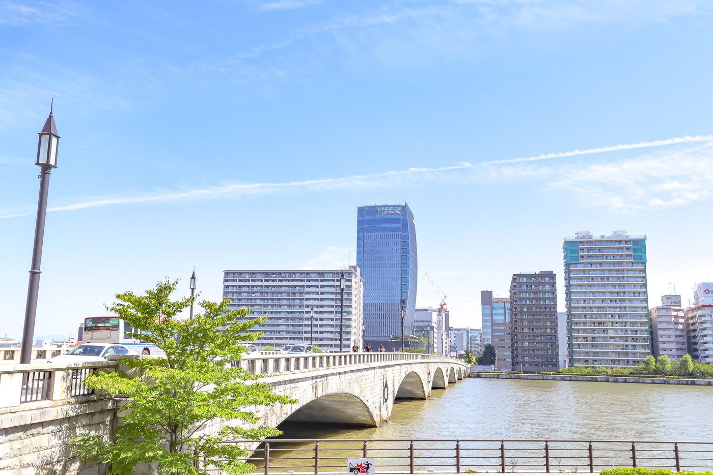 萬代橋 (信濃川左岸 ホテルオークラ付近からの景観)　新潟市