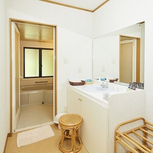 西館 和洋室の洗面所