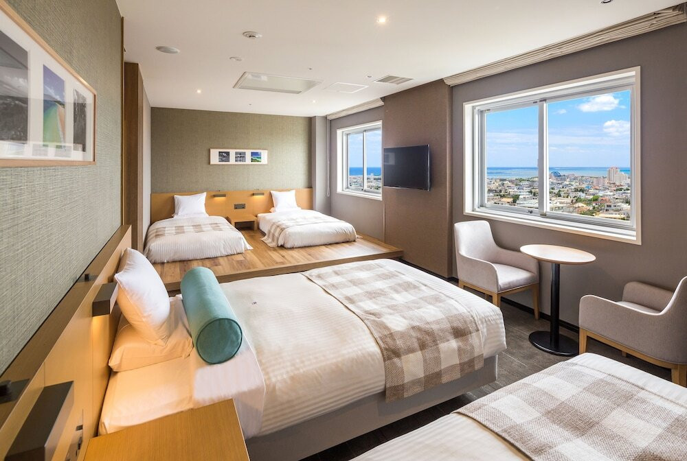 市街地のホテルで大浴場もプールも♪島食材たっぷりの朝食3532055