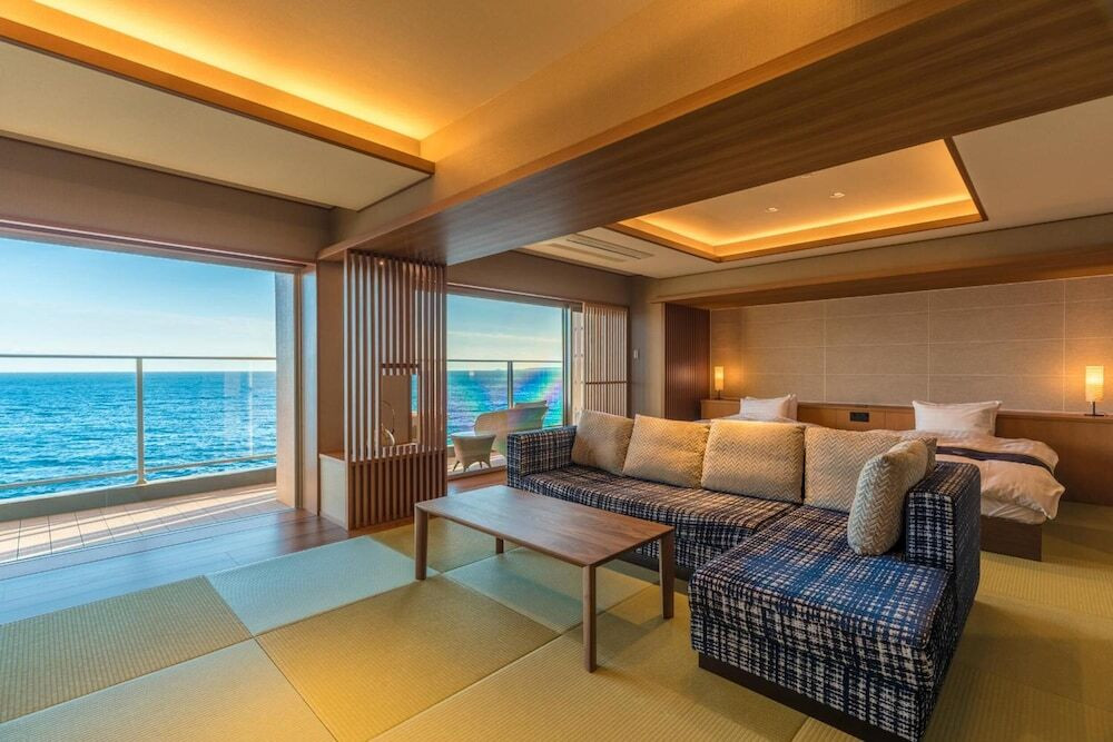 海に手が届きそう！全室オーシャンビューの「海一望絶景の宿 いなとり荘」3351236