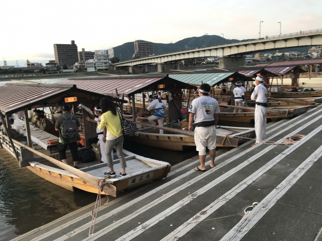 ホテル前の鵜飼船乗り場