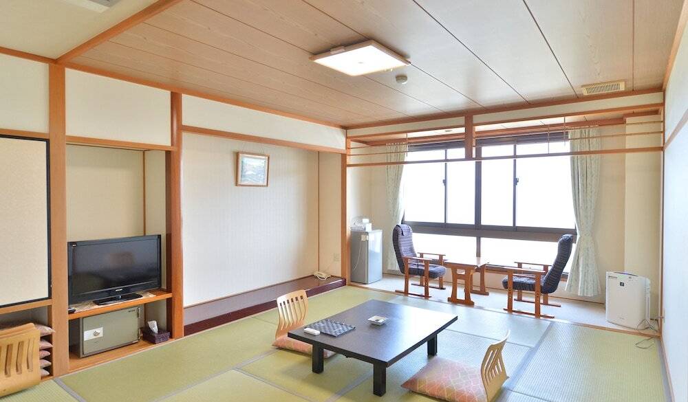 日本海が望める10畳和室 / 1