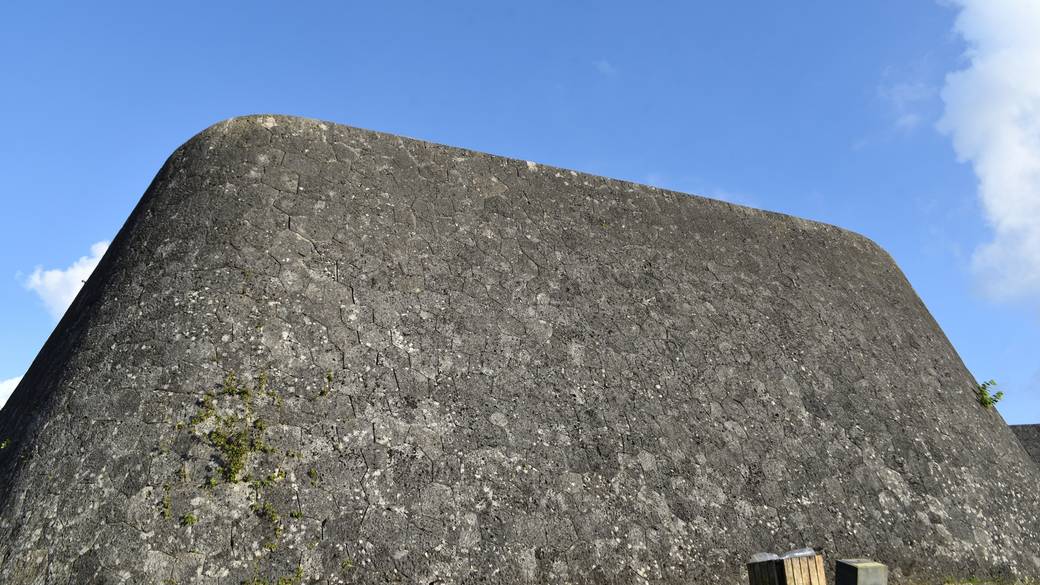 首里城　西のアザナ / 2