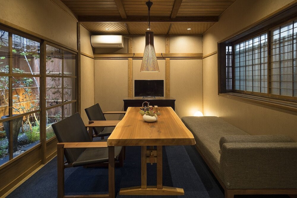 客室内のダイニングエリア