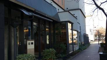 施設の入り口 / 28