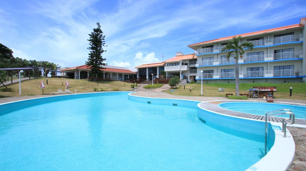 美しいビーチ「土盛海岸」に徒歩約5分！海とプールを満喫できるホテル4281042