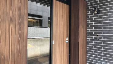 施設の入り口 / 24