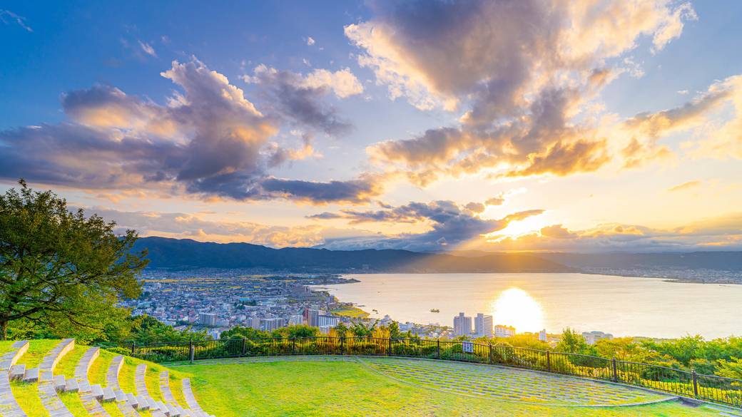 「諏訪大社」参拝で
リフレッシュ
 / 3