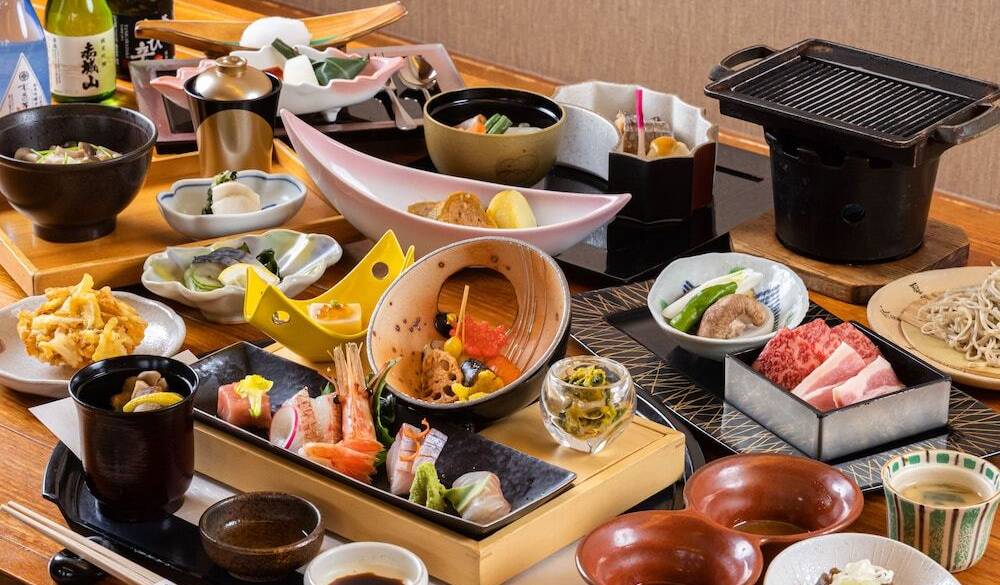 旬の食材を惜しみなく
使用した会席料理 / 1